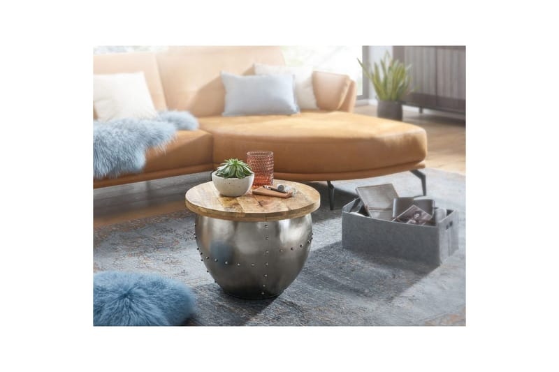 Soffbord Wohnling Massivt trä 60 cm Industriell nitad förvaringsutrymme - Möbler - Vardagsrum - Soffbord & vardagsrumsbord - Soffbord