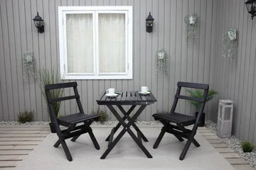 Wilma Caféset 65x65 cm + 2 Utestolar Grå/Vit - Baltic Garden - Utemöbler - Balkong - Balkongmöbler - Balkonggrupper