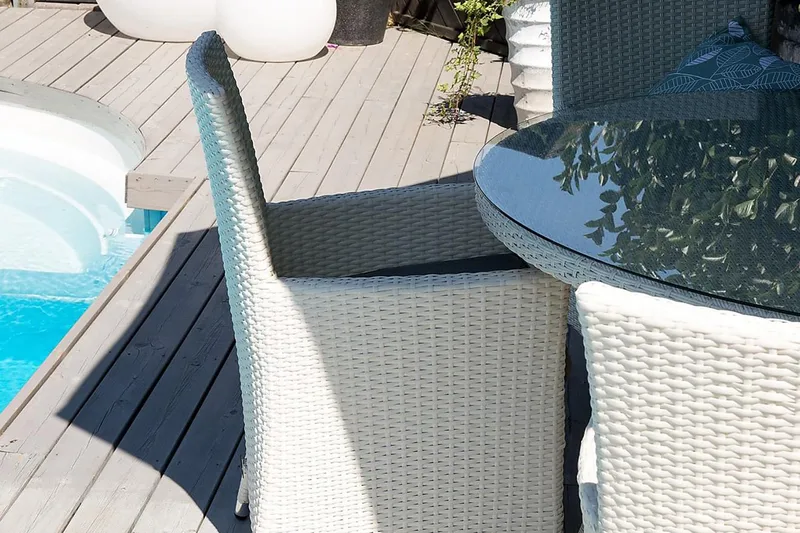 Malin Karmstol Utomhus - Vit - Utemöbler - Balkong - Balkongmöbler - Balkongstolar