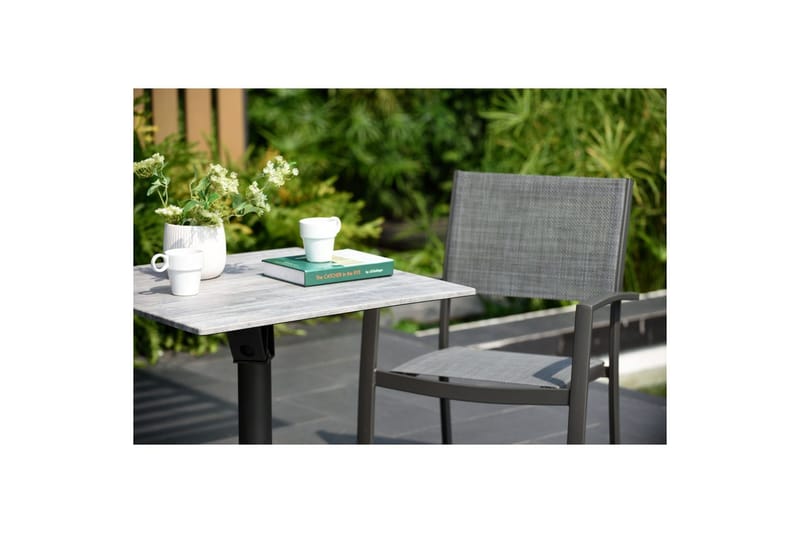 Utomhusmöbelgrupp Lifestyle Garden Solana bistro bord + 2 x stapelbarfotölj - Utemöbler - Balkong - Balkongmöbler - Balkonggrupper