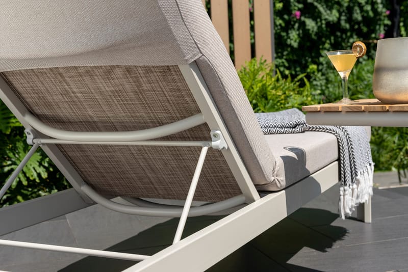 Utomhusset Portals solstol + C-shape sidobord - beige/trä - Utemöbler - Utestolar & fåtöljer - Solstol