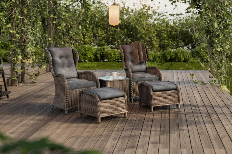 Marcus Caféset med 2 Öronlappsfåtöljer med Fotpall m Dyna - Grå - Utemöbler - Balkong - Balkongmöbler - Balkonggrupper