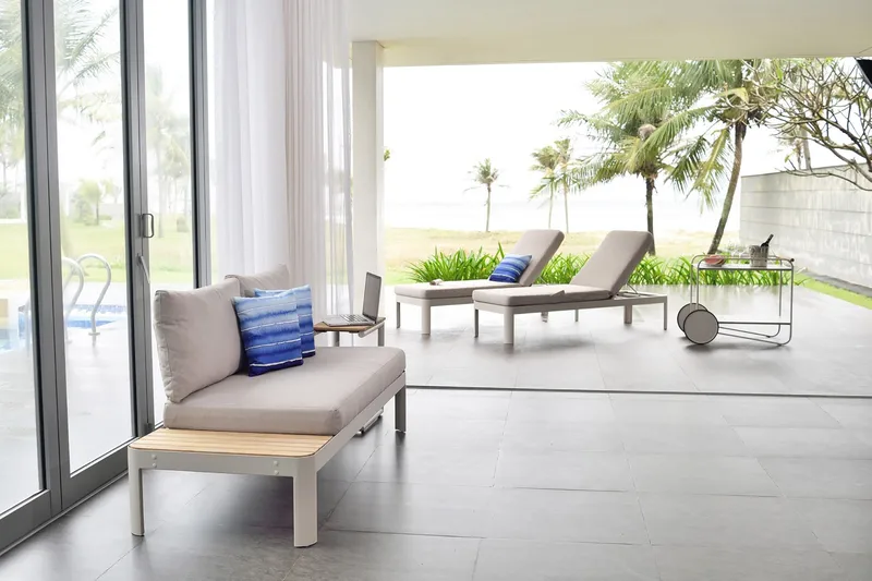 Portals Solsängset med Dyna - Vit/Trä - Utemöbler - Balkong - Balkongmöbler - Balkonggrupper