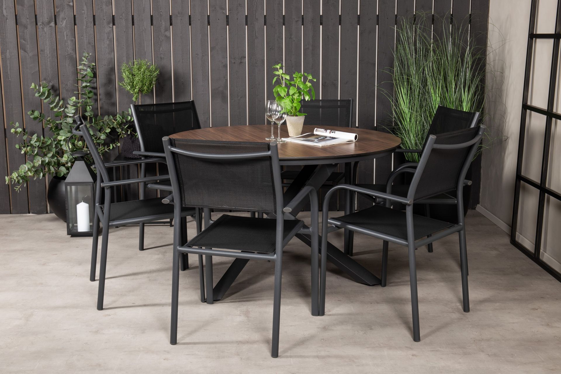 llama matgrupp rund ø140cm + 6 santorini karmstolar svart/br -