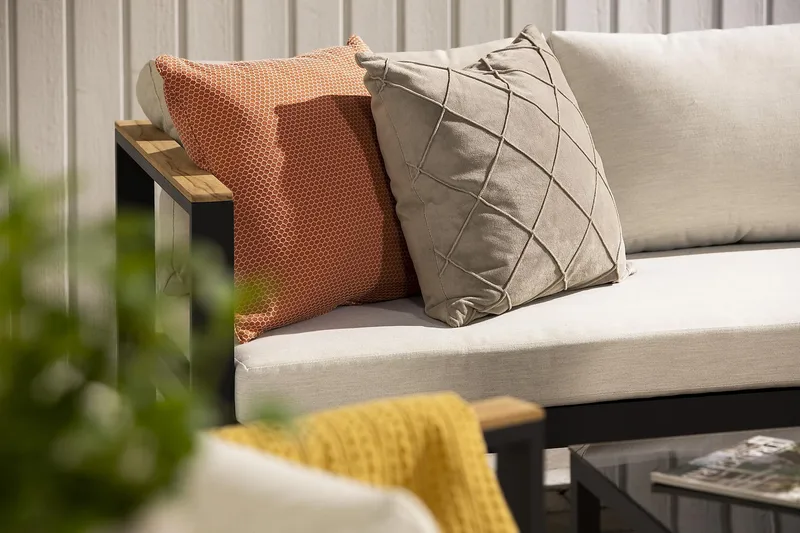 Aspvik Loungegrupp - Svart / Beiga dynor - Utemöbler - Utegrupp - Loungegrupp