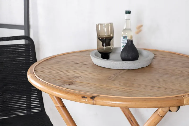 Cane Matgrupp Utomhus Rund Ø80cm + 2 Lindos Stapelbara Matstolar - Vit - Utemöbler - Utegrupp - Matgrupper utomhus