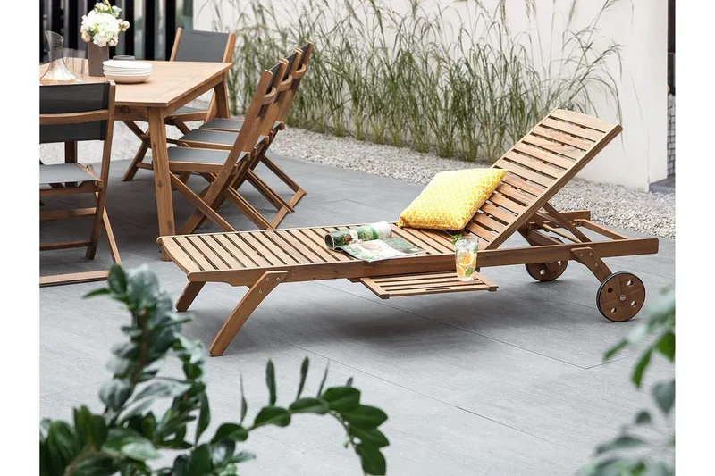 Cesana Trädgårdsmöbelset Med Utebord + 8 Utestolar+Schäslong 2 St - Trä/Natur - Utemöbler - Utegrupp - Matgrupper utomhus