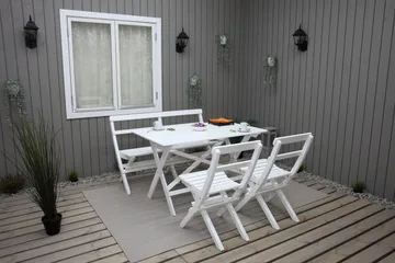 Larios Matgrupp Utomhus + 2 Ihoppfällbara Utestolar + Bänk Utomhus - Vit - Utemöbler - Utegrupp - Matgrupper utomhus