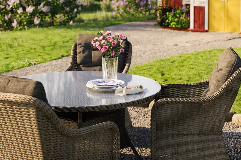 Marcus Matgrupp 140 Rund + 4 Fåtöljer m Dyna - Grå - Utemöbler - Utegrupp - Matgrupper utomhus