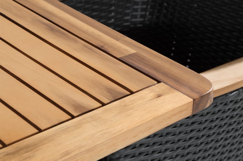 THOR Bord 140x90 Svart + 4 THOR LYX Fåtölj Teak - Utemöbler - Utegrupp - Matgrupper utomhus