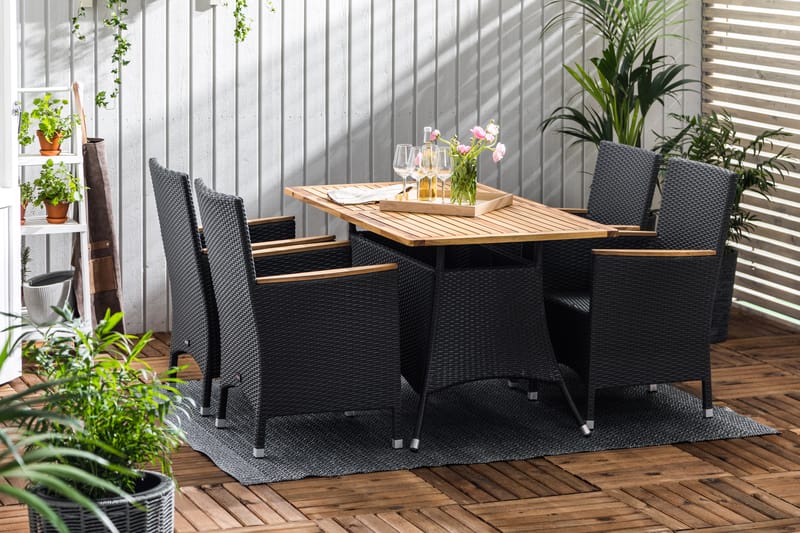THOR Bord 140x90 Svart + 4 THOR LYX Fåtölj Teak - Utemöbler - Utegrupp - Matgrupper utomhus