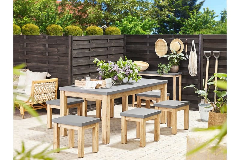 Trädgårdsmöbelset av Utebord och 6 Utestolar grå OSTUNI - Grå - Utemöbler - Utegrupp - Matgrupper utomhus