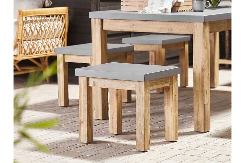 Trädgårdsset av Utebord 2 Bänkar Utomhus och 2 Utestolar OSTUNI - Grå - Utemöbler - Utegrupp - Matgrupper utomhus