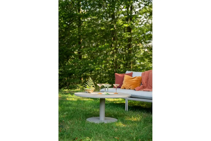 Hillerstorp Näsby Soffbord Utomhus Ø80 cm Sand - Sand - Utemöbler - Trädgårdsbord & Utebord - Soffbord utomhus & loungebord