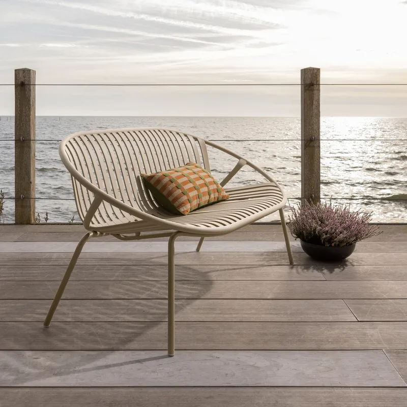 Bänk Bruce 134 cm Utomhus - Sand - Utemöbler - Utesoffor & bänkar - Trädgårdssoffa