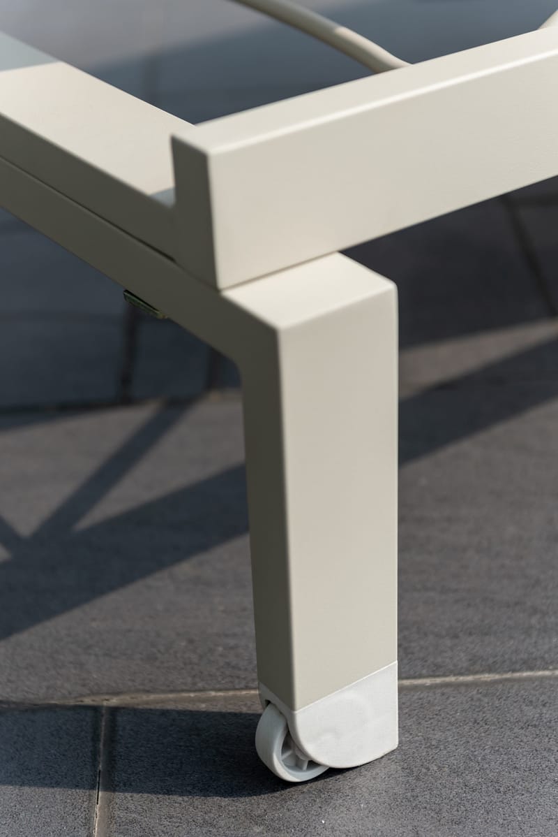 Solsäng för utomhusbruk Urbanite solsäng med hjul - grå - Utemöbler - Utestolar & fåtöljer - Solsängar & solvagnar