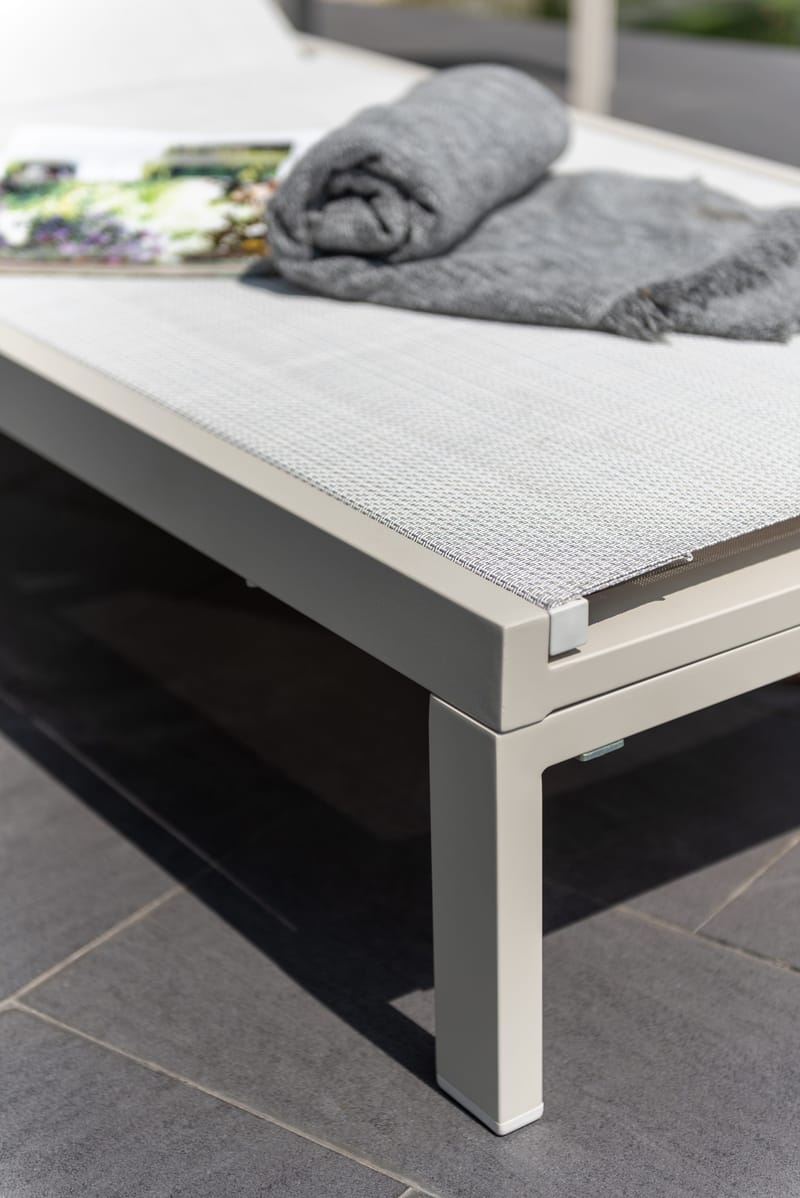 Solsäng för utomhusbruk Urbanite solsäng med hjul - grå - Utemöbler - Utestolar & fåt öljer - Solsängar & solvagnar