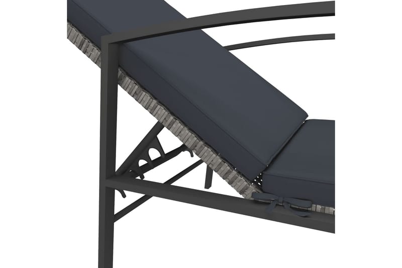 Solsängar 2 st med bord konstrotting grå - Grå - Utemöbler - Utestolar & fåtöljer - Solsängar & solvagnar