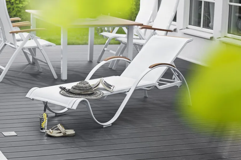 Nydala Solsäng Vit/Teak - Hillerstorp - Utemöbler - Utestolar & fåtöljer - Solsängar & solvagnar