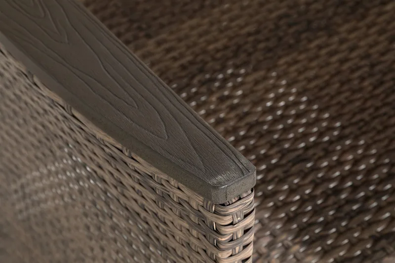 Thor Lyx Utefåtölj med Armledare - Loungefåtölj för Utemöbler i Konstrotting - Brun - Utemöbler - Utestolar & fåtöljer - Utefåtöljer & loungefåtöljer